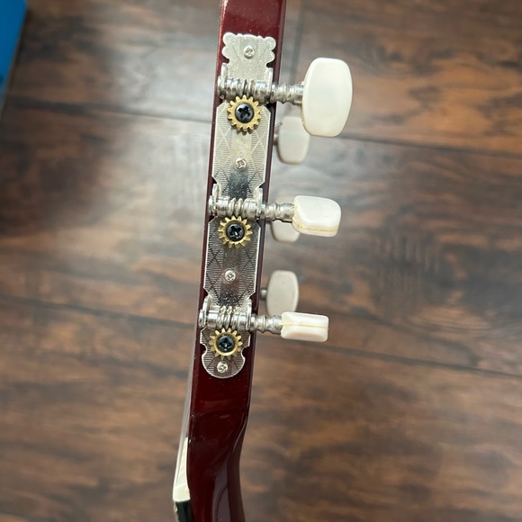 Fun little guitar - Picture 4 of 4